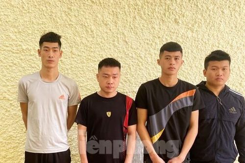 Cảnh sát truy đuổi ô tô, giải cứu nam thanh niên bị nhóm đòi nợ 'bắt cóc'