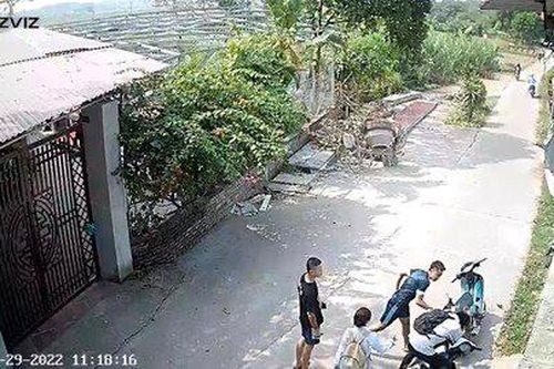 Nam sinh bị truy sát khi cho bạn học đi nhờ xe