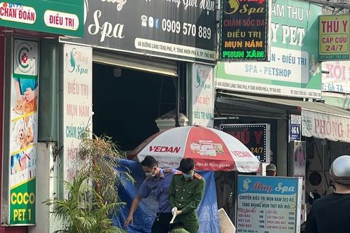 Kiểm sát hiện trường người đàn ông nghi sát hại vợ rồi tự tử