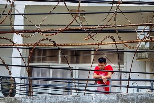 Rào thép gai bủa vây nơi lao động của người Việt tại Campuchia