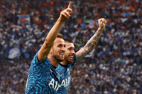 Tottenham vượt qua vòng bảng Champions League