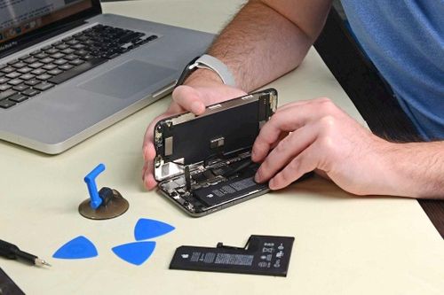 Can thiệp thông số pin trên iPhone cũ để đẩy giá