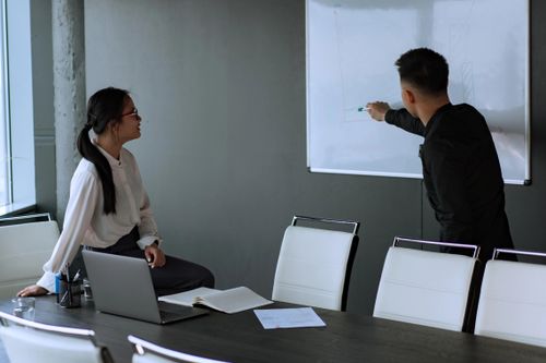 Sếp muốn nghe nhận xét nhưng nhân viên sợ mất lòng