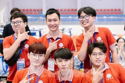 Sinh viên trường Đại học Công nghệ giành giải Nhất Olympic Vật lý sinh viên toàn quốc
