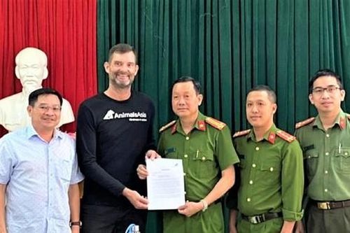 Chuyên gia người Anh bất ngờ khi nhận lại tài sản bị trộm ở Vườn quốc gia Yok Đôn