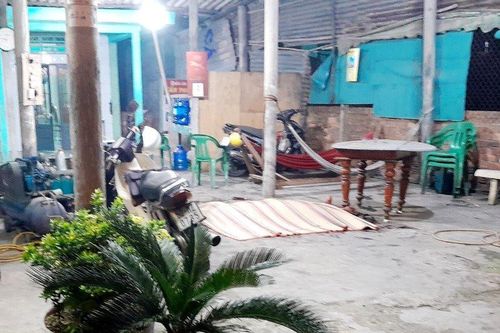 Người đàn ông bị đâm chết trước tiệm sửa xe máy