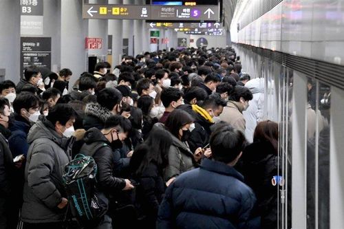 Mối lo tàu điện ngầm đông đúc gây thảm kịch tương tự Itaewon