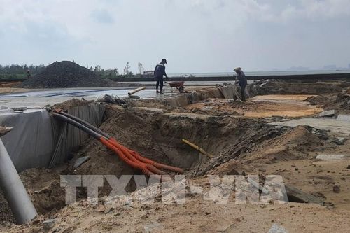 Gấp rút khắc phục tuyến đường sạt lở lên bán đảo Sơn Trà, Đà Nẵng