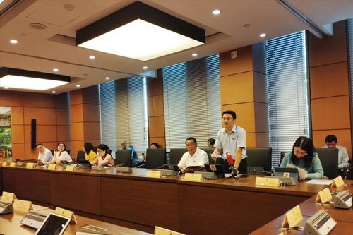 Đại biểu Quốc hội: 'Quảng cáo bán thuốc rởm 'rùm beng', nghệ sĩ nổi tiếng chỉ xin lỗi là xong'
