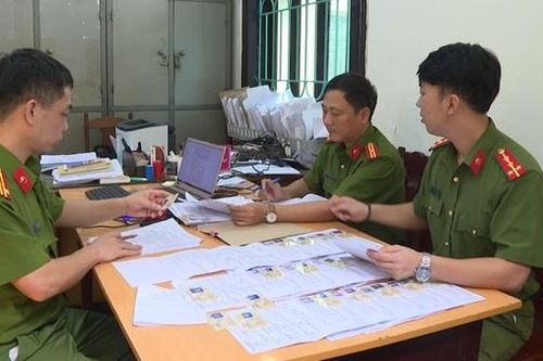 Làm giấy phép lái xe giả nhưng quảng bá 'thật 100%, có mã QR'