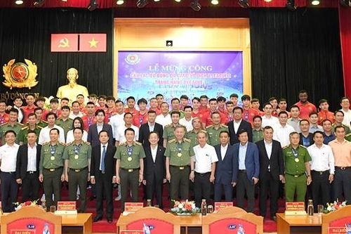 Mừng công Câu lạc bộ bóng đá CAND thăng hạng Giải bóng đá Vô địch quốc gia năm 2023