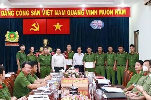Khen thưởng Công an quận Gò Vấp phá nhanh vụ án mạng ở công viên