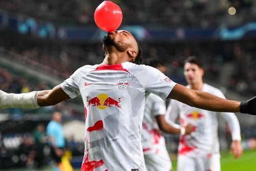 CLB 13 năm tuổi gây ấn tượng tại Champions League