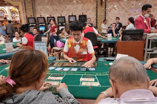 Người Việt ăn ngủ tại chỗ để đánh bạc trong casino tại Campuchia
