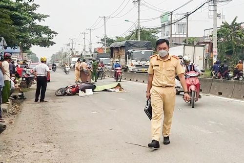 Cảnh sát ngăn đường điều tra vụ cán bộ công an bị xe bồn cán