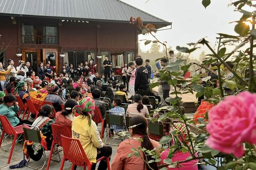 Buổi diễn giữa mây trời với thầy trò ở Sa Pa