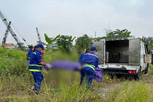 Phát hiện thi thể nam thanh niên trôi dưới sông Vàm Thuật