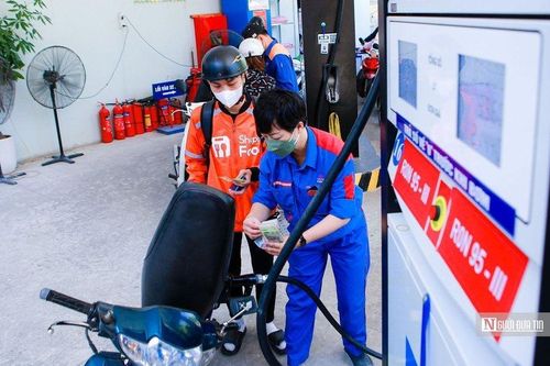 Hà Nội: Nới khung giờ, tăng tần suất xe chở xăng dầu vào nội thành