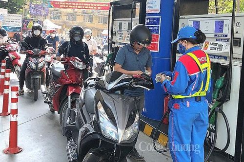 Hà Nội: Tăng tần suất, nới thời gian vận chuyển xăng dầu vào nội thành