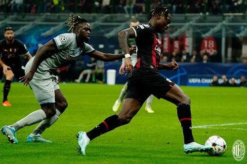 Giroud bùng nổ, AC Milan đoạt vé vào vòng 1/8 Champions League