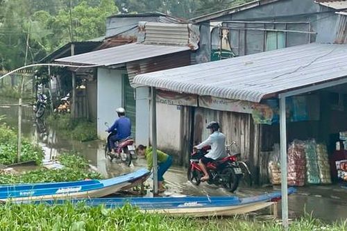 Triều cường gây ngập nặng vùng hạ lưu Hậu Giang