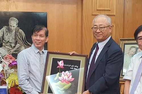 Đoàn nhà báo Hàn Quốc thăm Báo SGGP