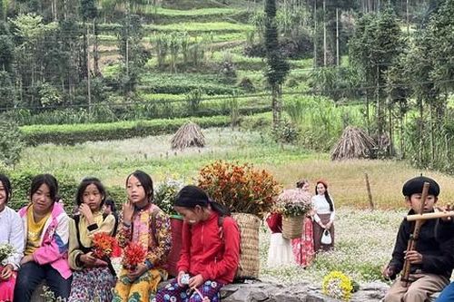 Tam giác mạch hút khách đến Hà Giang