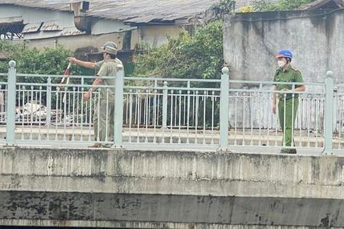 Phát hiện thi thể nam giới nổi trên kênh ở TPHCM