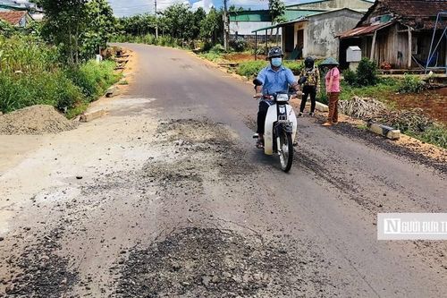 Gia Lai: Đường 140 tỷ đồng chưa nghiệm thu đã 'nát như tương'