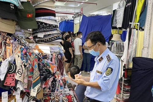 Tp.HCM: Phát hiện số lượng lớn hàng giả, hàng nhái tại Saigon Square