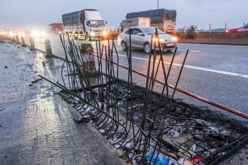 Cao tốc TP.HCM - Trung Lương chưa hết ùn tắc lại xuống cấp