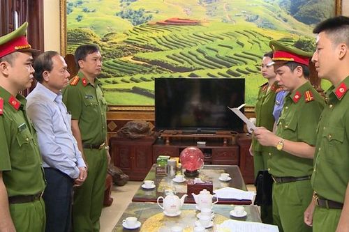 Đình chỉ sinh hoạt Đảng đối với nguyên Chủ tịch UBND huyện Thường Xuân