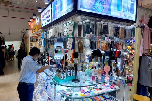 Ngày thứ 5 truy quét 'vương quốc' hàng nhái Saigon Square: Quản lý thị trường tiếp tục 'không dừng, không nghỉ'