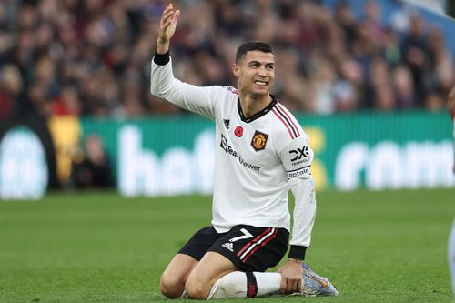 Man Utd đại bại trước Aston Villa
