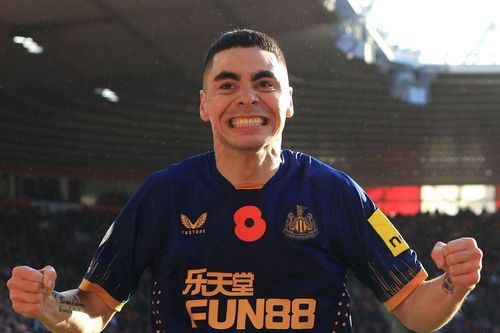 Newcastle vào top 3 Premier League sau chiến thắng 4-1