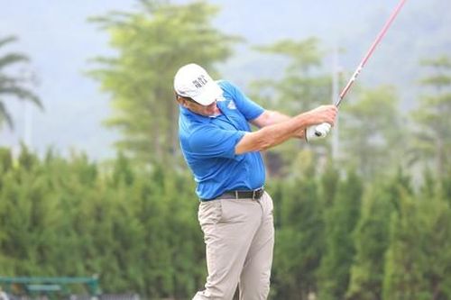 Tận mắt chứng kiến kỹ thuật chơi golf đỉnh cao của huyền thoại Nick Faldo