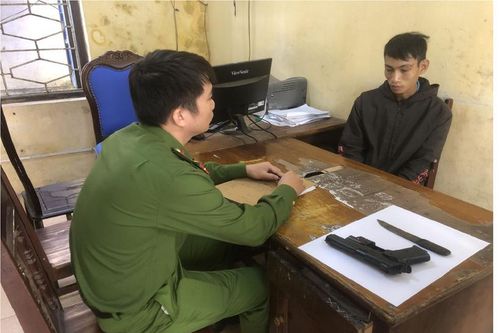 Mang súng nhựa đi cướp tài sản tại cửa hàng tạp hóa