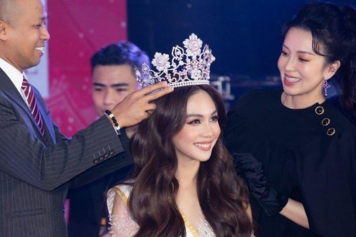 Cận cảnh vương miện gắn 333 viên ngọc trai quý của Hoa hậu Quốc tế 2022
