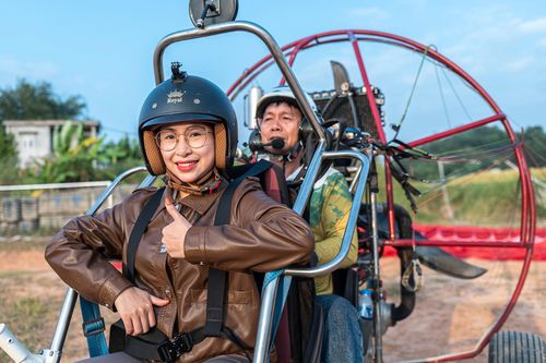 Trải nghiệm ngắm mùa lúa vàng Bình Liêu bằng dù lượn