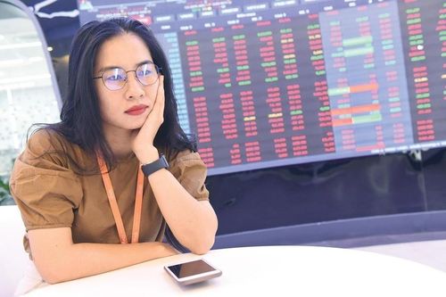 Cổ phiếu ngân hàng 'gánh' nhóm bất động sản