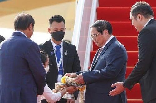 Thủ tướng Phạm Minh Chính bắt đầu chuyến thăm chính thức Campuchia và tham dự Hội nghị cấp cao ASEAN