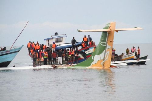 Soi hồ nước 'tử thần' nơi xảy ra vụ rơi máy bay ở Tanzania