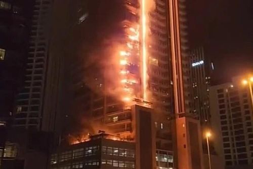 Hiện trường vụ cháy biến tòa chung cư ở Dubai thành 'tháp lửa'