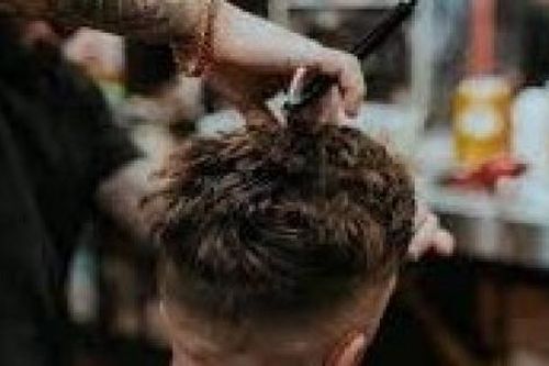 Dịch vụ cắt tóc trong im lặng được nhiều người ưa thích tại Nhật Bản