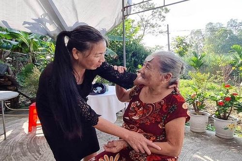 Nước mắt ngày trở về của người phụ nữ 20 năm lưu lạc ở Trung Quốc