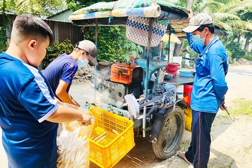 Nhớ mãi vị bánh ống quê