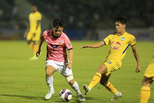 Trực tiếp bóng đá Hồng Lĩnh Hà Tĩnh 1-1 HAGL: Minh Vương ghi bàn