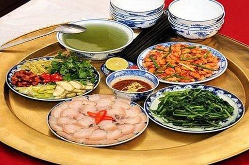 Cách dọn mâm cơm và để phần cơm của người Hà Nội xưa - nét đẹp của sẻ chia và ký ức!