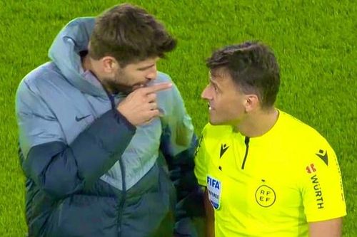 Pique bị đuổi dù không ra sân ở trận cuối sự nghiệp