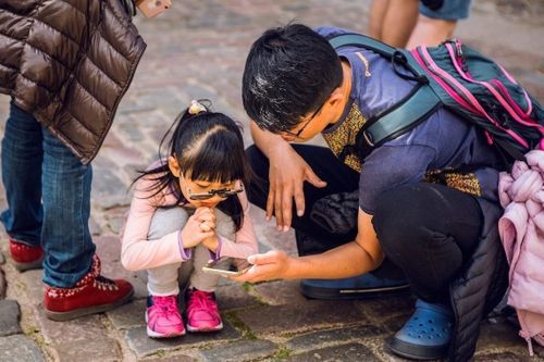 Kỹ năng 'được săn đón trong kỷ nguyên số' mà bạn có thể dạy cho con